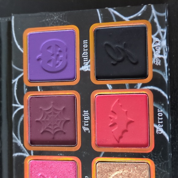 Spooked eyeshadow palette - Picture 4 of 6